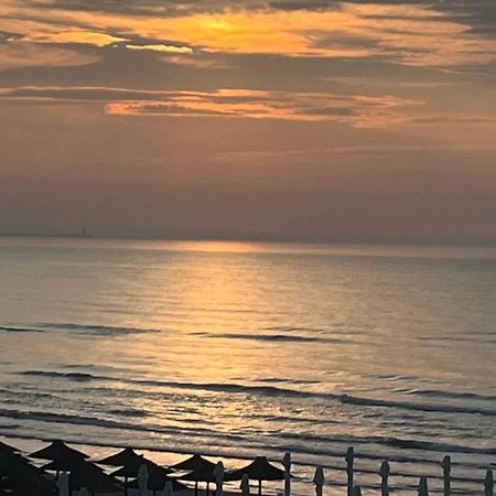דירות Năvodari Royal Sea View Design Promenada 3 מראה חיצוני תמונה